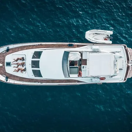 Botel M/y Mambu Castellammare di Stabia