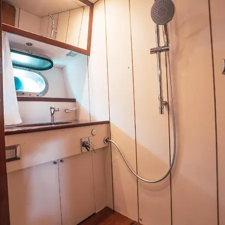 Botel M/y Mambu *