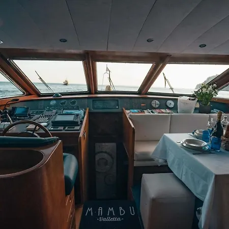 Botel M/y Mambu *