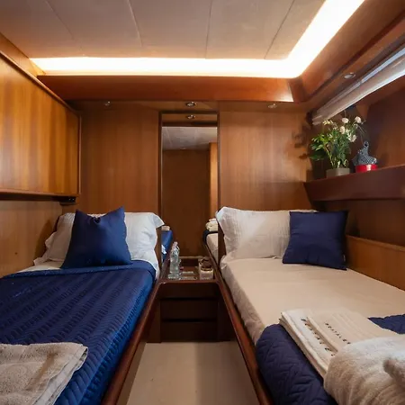 M/y Mambu Botel