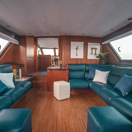 M/y Mambu Botel *