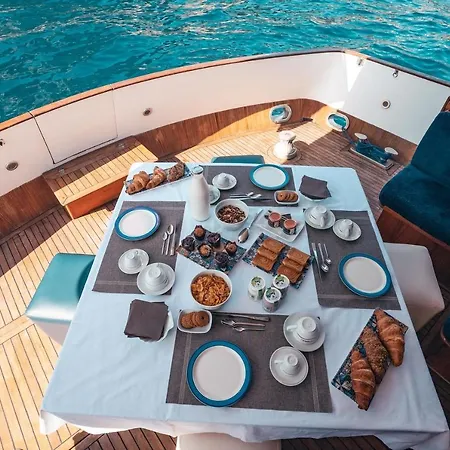 Botel M/y Mambu Castellammare di Stabia